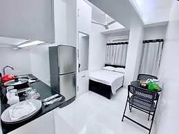 250 sq.ft Studio Apartment with Pool 3