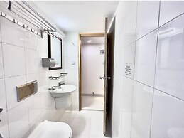 250 sq.ft Studio Apartment with Pool 3