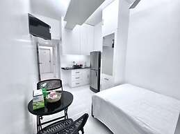 250 sq.ft Studio Apartment with Pool 3