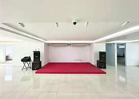 250 sq.ft Studio Apartment with Pool 3