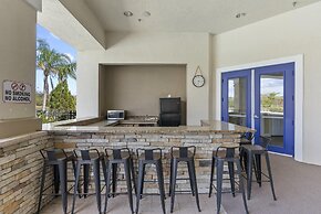 Trafalgar Resort Community Pool and Gym, Private Pool!