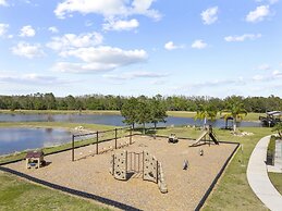 Trafalgar Resort Community Pool and Gym, Private Pool!