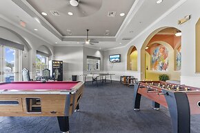 Trafalgar Resort Community Pool and Gym, Private Pool!