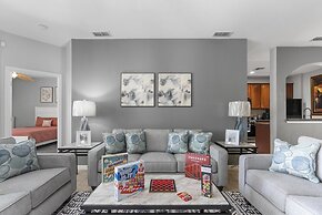 Trafalgar Resort Community Pool and Gym, Private Pool!