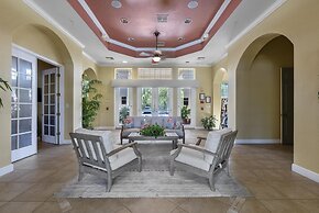 Trafalgar Resort Community Pool and Gym, Private Pool!