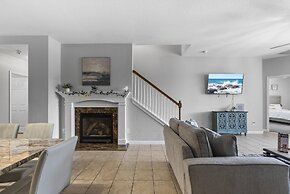 Trafalgar Resort Community Pool and Gym, Private Pool!