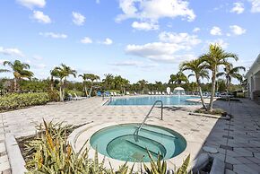 Trafalgar Resort Community Pool and Gym, Private Pool!