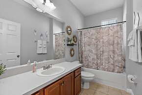 Trafalgar Resort Community Pool and Gym, Private Pool!