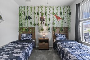 Trafalgar Resort Community Pool and Gym, Private Pool!