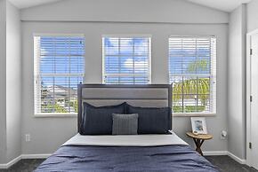 Trafalgar Resort Community Pool and Gym, Private Pool!