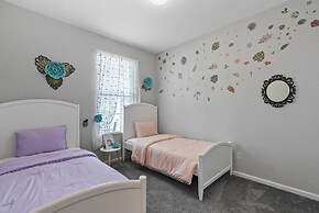 Trafalgar Resort Community Pool and Gym, Private Pool!