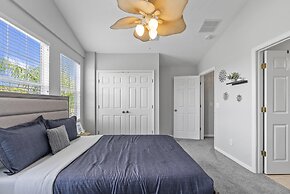 Trafalgar Resort Community Pool and Gym, Private Pool!