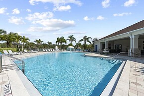 Trafalgar Resort Community Pool and Gym, Private Pool!