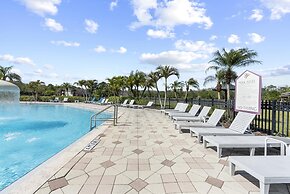 Trafalgar Resort Community Pool and Gym, Private Pool!