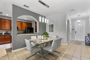 Trafalgar Resort Community Pool and Gym, Private Pool!