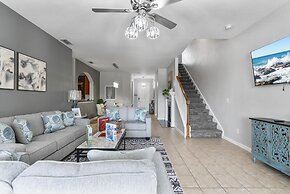 Trafalgar Resort Community Pool and Gym, Private Pool!