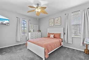 Trafalgar Resort Community Pool and Gym, Private Pool!