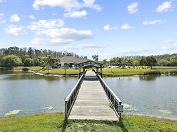 Trafalgar Resort Community Pool and Gym, Private Pool!