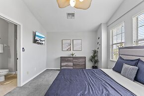 Trafalgar Resort Community Pool and Gym, Private Pool!