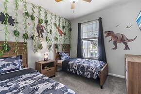 Trafalgar Resort Community Pool and Gym, Private Pool!