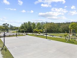 Trafalgar Resort Community Pool and Gym, Private Pool!