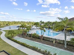 Trafalgar Resort Community Pool and Gym, Private Pool!