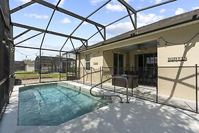 Trafalgar Resort Community Pool and Gym, Private Pool!