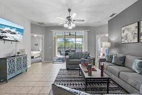 Trafalgar Resort Community Pool and Gym, Private Pool!