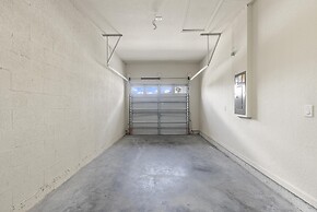 Trafalgar Resort Community Pool and Gym, Private Pool!