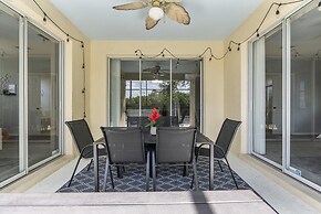 Trafalgar Resort Community Pool and Gym, Private Pool!