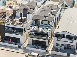 3BR w Hot Tub 3 Homes in From Sand Ocean Views