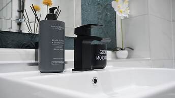 Modern House - 3 Bedrooms - 1 Bath - Mancity