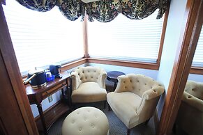 The Charles Pacific Grove - Artfully Designed Inclusive Inn