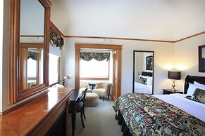 The Charles Pacific Grove - Artfully Designed Inclusive Inn