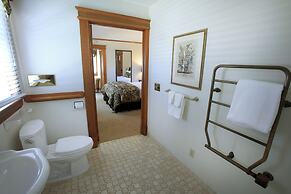 The Charles Pacific Grove - Artfully Designed Inclusive Inn