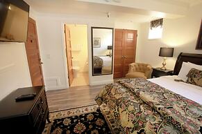The Charles Pacific Grove - Artfully Designed Inclusive Inn