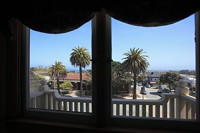 The Charles Pacific Grove - Artfully Designed Inclusive Inn
