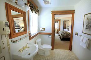 The Charles Pacific Grove - Artfully Designed Inclusive Inn