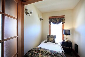 The Charles Pacific Grove - Artfully Designed Inclusive Inn