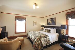 The Charles Pacific Grove - Artfully Designed Inclusive Inn