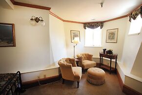 The Charles Pacific Grove - Artfully Designed Inclusive Inn