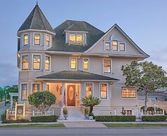 The Charles Pacific Grove - Artfully Designed Inclusive Inn
