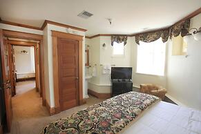 The Charles Pacific Grove - Artfully Designed Inclusive Inn