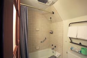 The Charles Pacific Grove - Artfully Designed Inclusive Inn