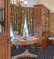 The Charles Pacific Grove - Artfully Designed Inclusive Inn