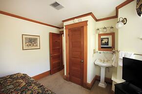 The Charles Pacific Grove - Artfully Designed Inclusive Inn