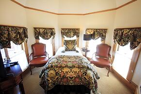The Charles Pacific Grove - Artfully Designed Inclusive Inn
