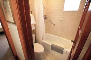 The Charles Pacific Grove - Artfully Designed Inclusive Inn