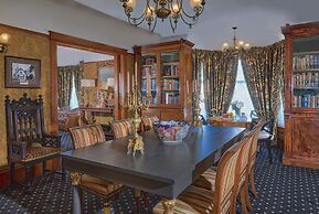 The Charles Pacific Grove - Artfully Designed Inclusive Inn