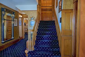 The Charles Pacific Grove - Artfully Designed Inclusive Inn